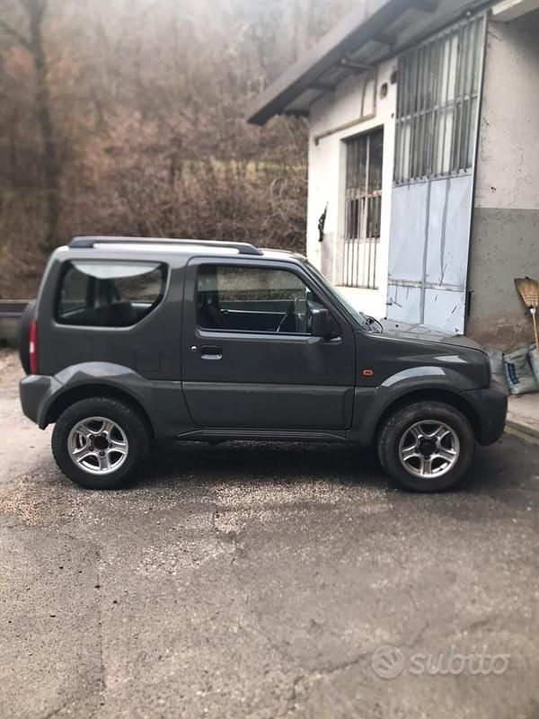 Usata Suzuki Jimny 2006 Grigio SUV