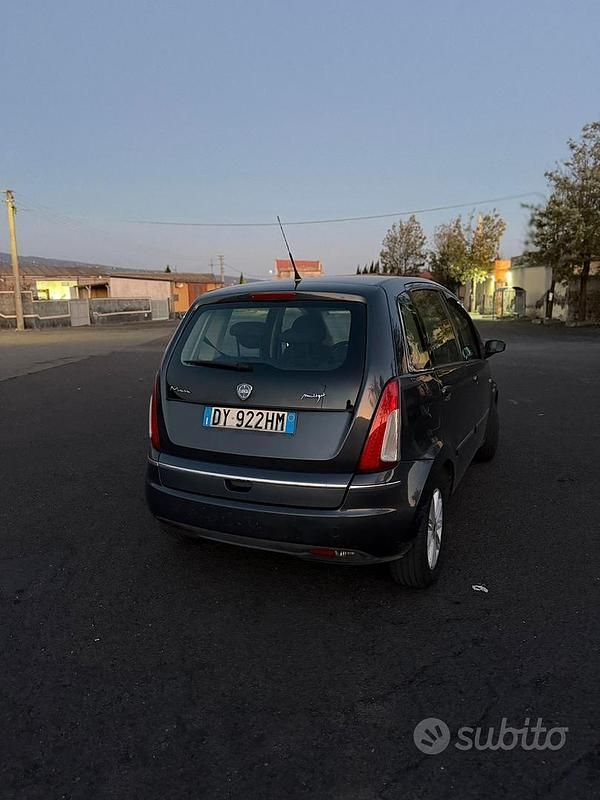 Usata Lancia Musa 2009 Grigio Monovolume