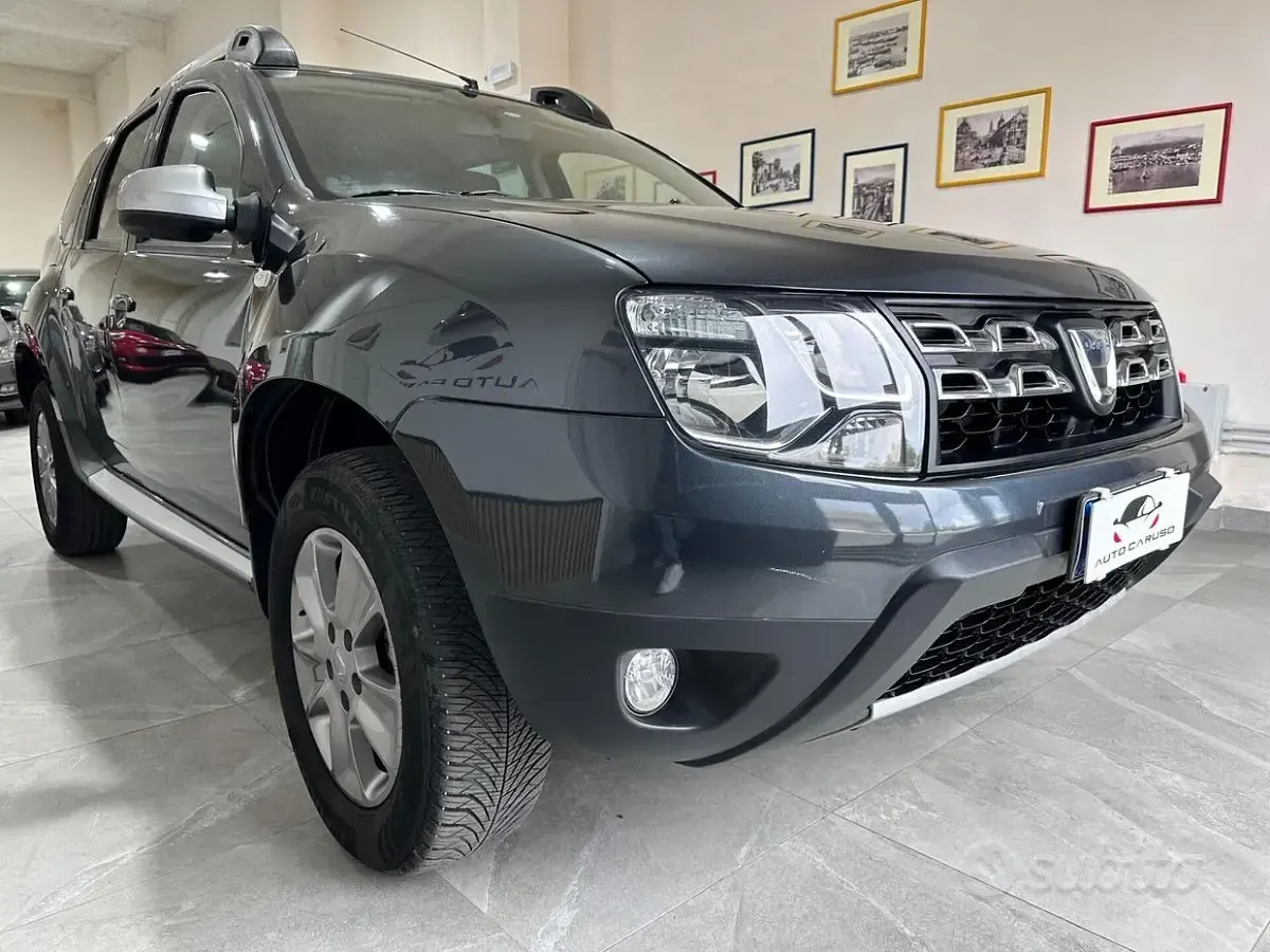 Usata Dacia Duster Lauréate 109 CV (80 kW) 2015 Grigio SUV