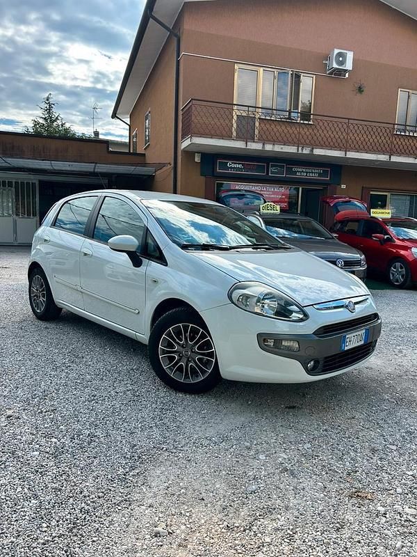 Bianco Usata 2011 Fiat Punto Evo S Due volumi | 3900 € (Buon prezzo) - Immagine 1/4