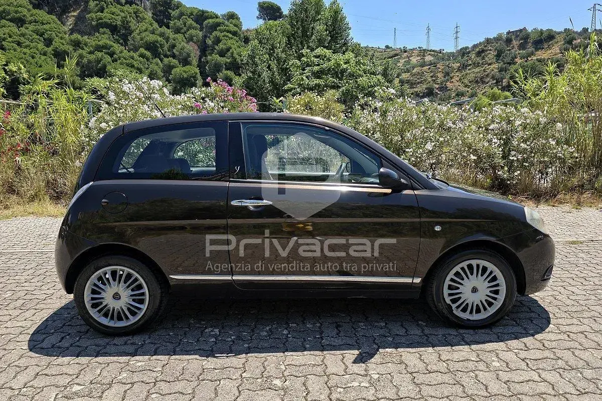 Usata Lancia Ypsilon 75 CV (55 kW) 2007 Viola Utilitaria
