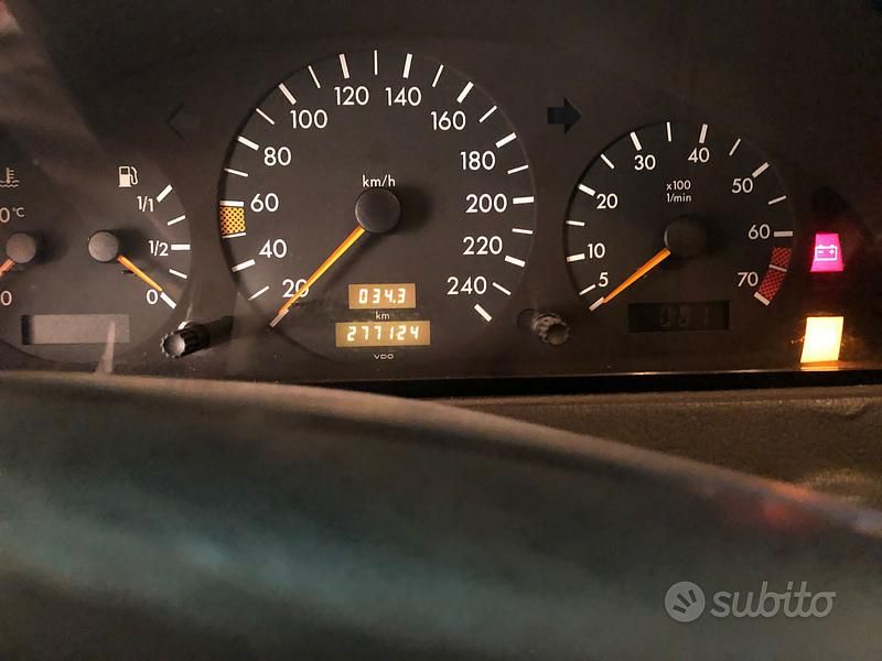 Usata Mercedes C180 120 CV (88 kW) 1993 Bianco Berlina