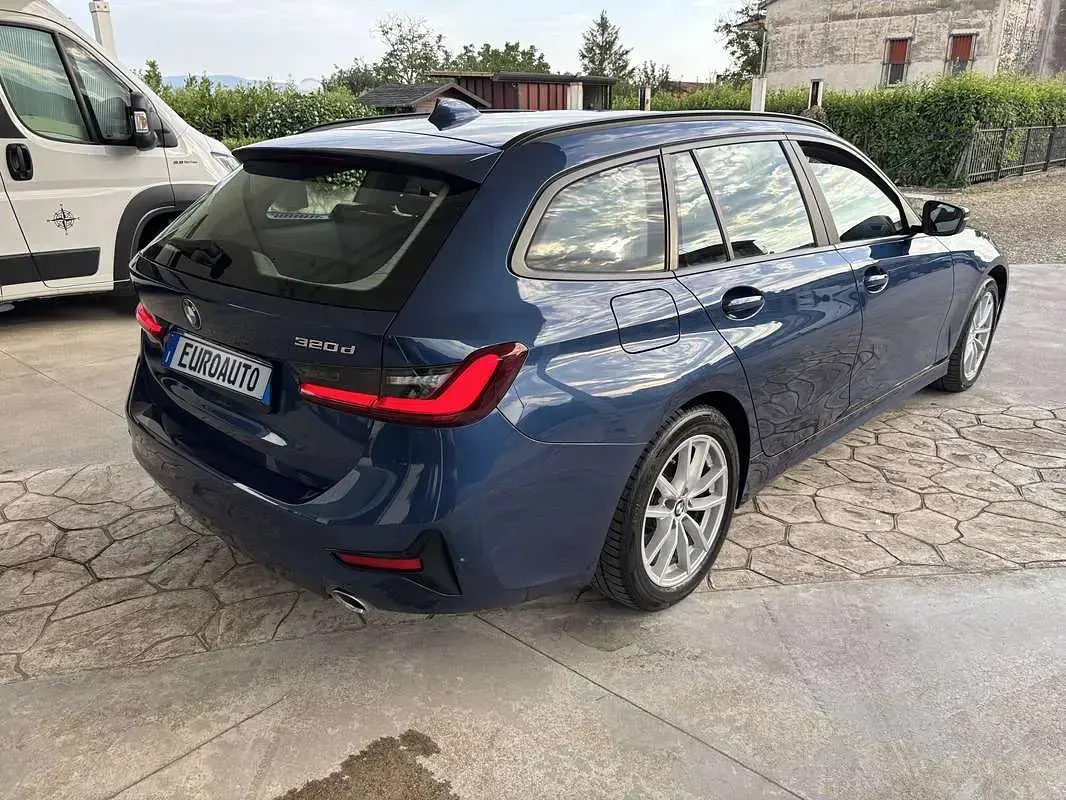 Usata BMW 320 Advantage 190 CV (139 kW) 2021 Blu/azzurro Station wagon