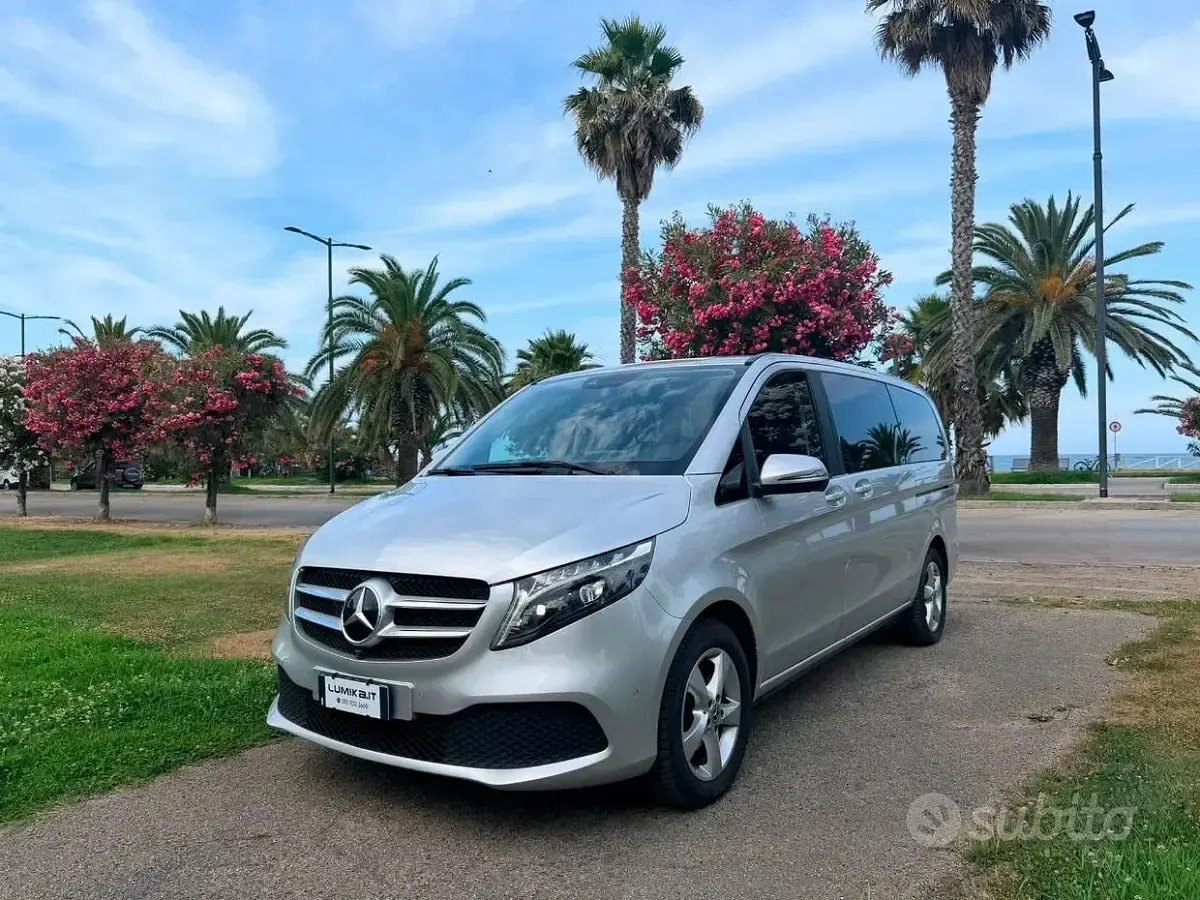 Usata Mercedes V220 Exclusive 163 CV (119 kW) 2022 Grigio Monovolume