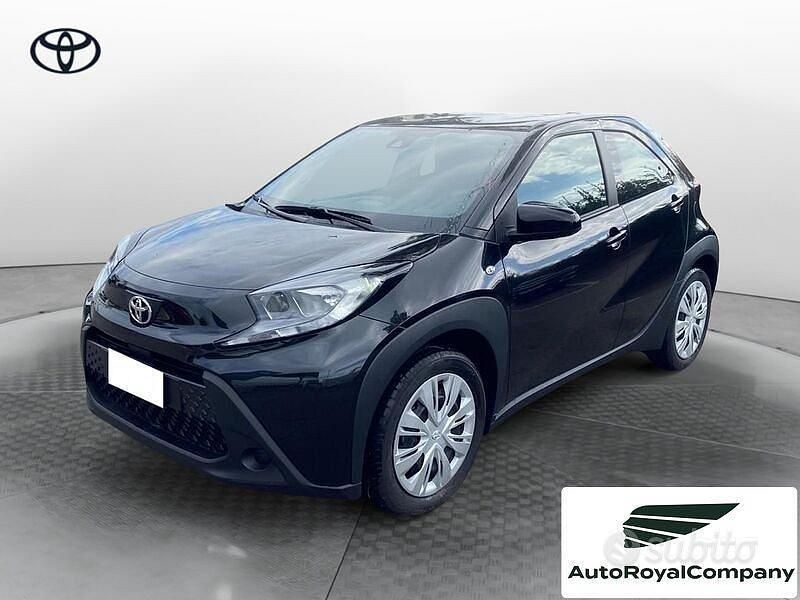 Nero Nuova 2025 Toyota Aygo X Active SUV | 16.190 € (Buon prezzo) - Immagine 1/4