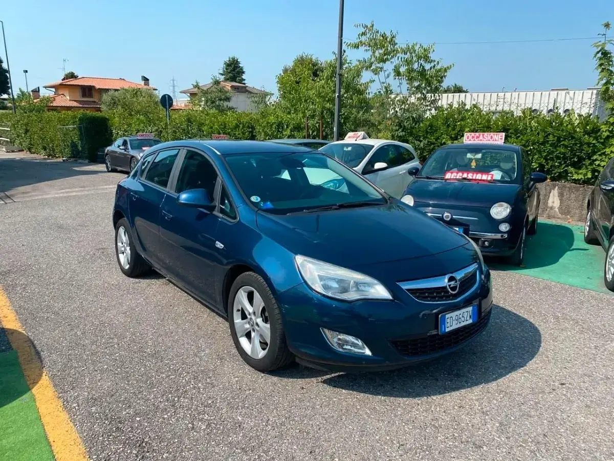 Usata Opel Astra Cosmo 110 CV (80 kW) 2010 Blu Station wagon
