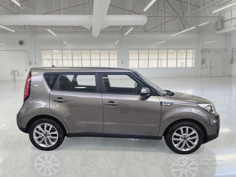 Usata Kia Soul 135 CV (99 kW) 2017 Grigio SUV