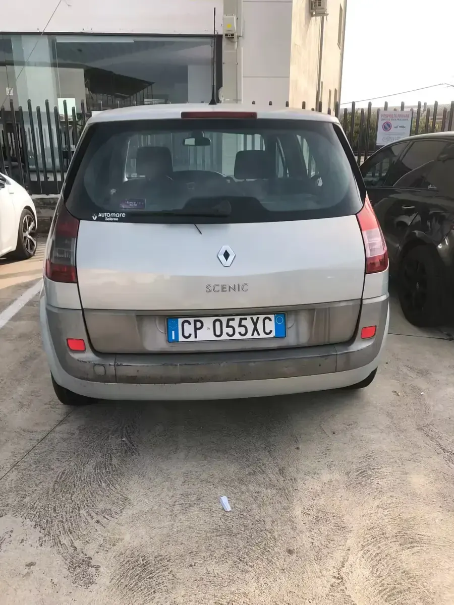 Usata Renault Scenic E-Tech Dynamique 100 CV (73 kW) 2004 Grigio Monovolume