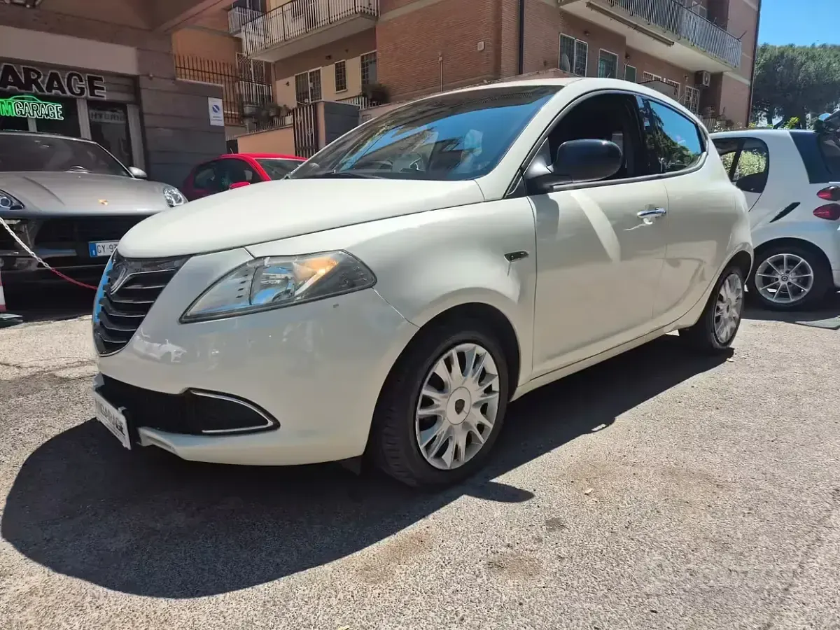 Usata Lancia Ypsilon 69 CV (50 kW) 2012 Bianco Utilitaria
