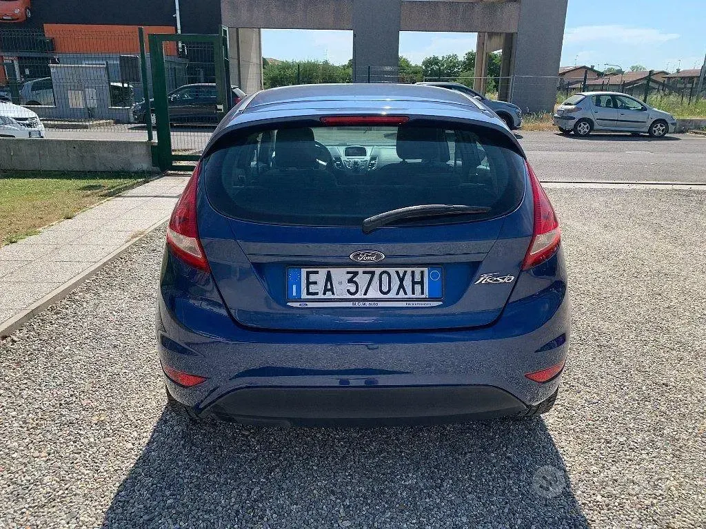 Usata Ford Fiesta 82 CV (60 kW) 2010 Bluazzurro Berlina