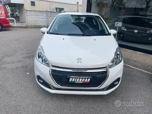 Usata Peugeot 208 Active 102 CV (75 kW) 2020 Bianco Utilitaria