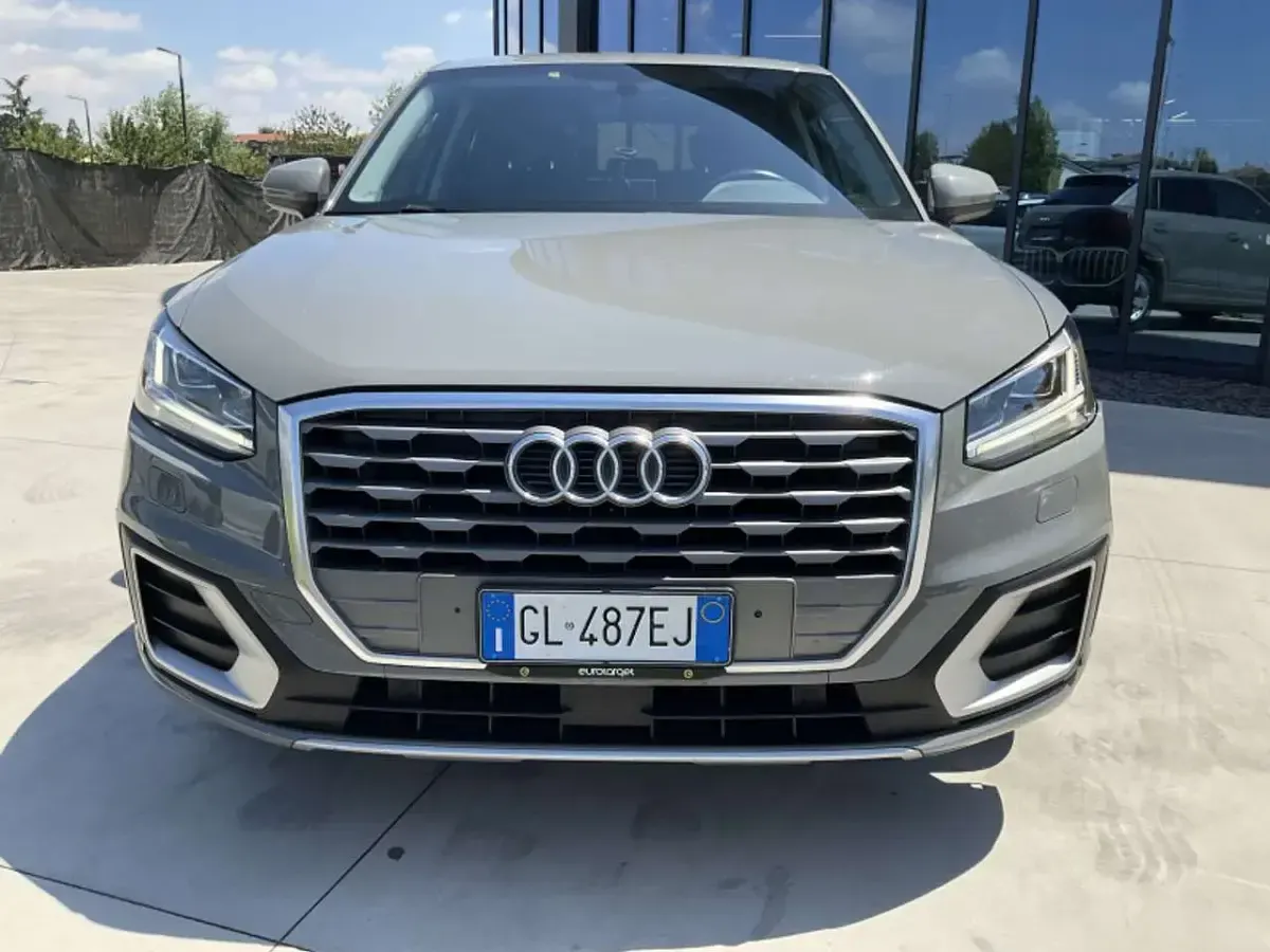 Usata Audi Q2 Business 116 CV (85 kW) 2020 Quantum grey SUV