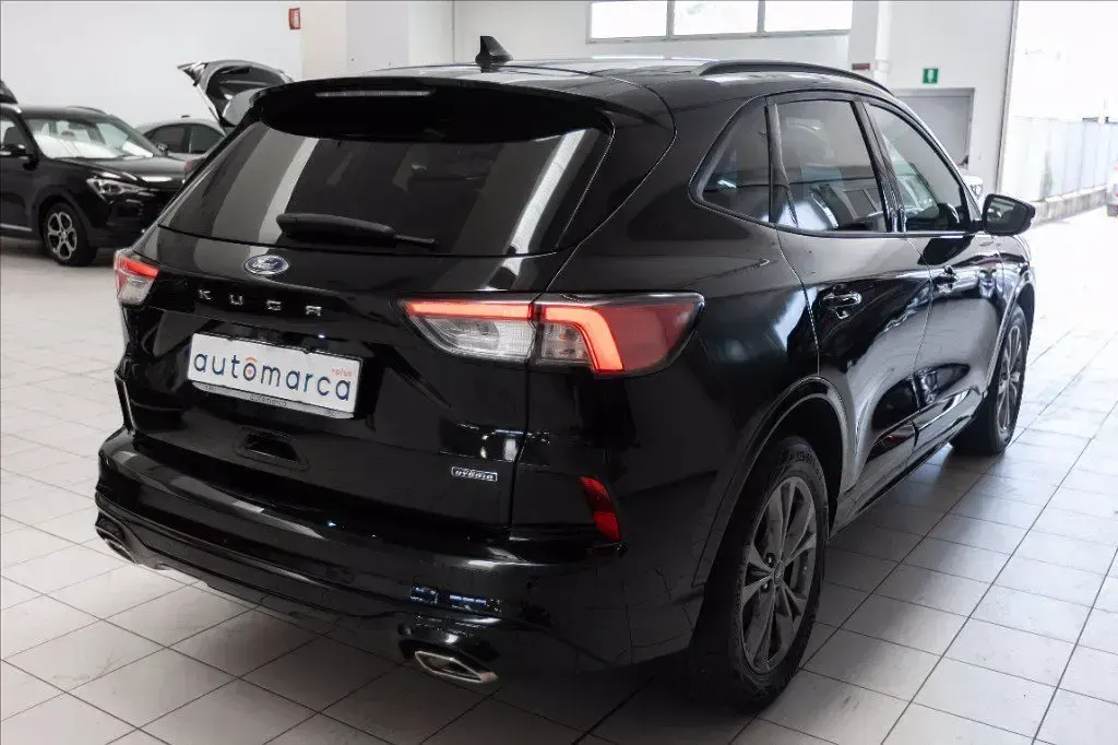 Usata Ford Kuga ST-Line 225 CV (165 kW) 2023 Agate black (metallizzato) SUV