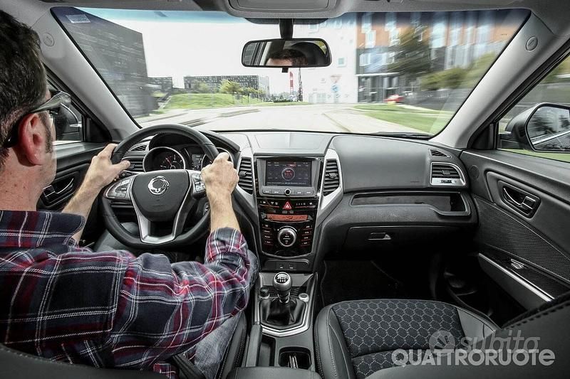 Usata Ssangyong (KGM) Tivoli 116 CV (85 kW) 2016 Nero SUV