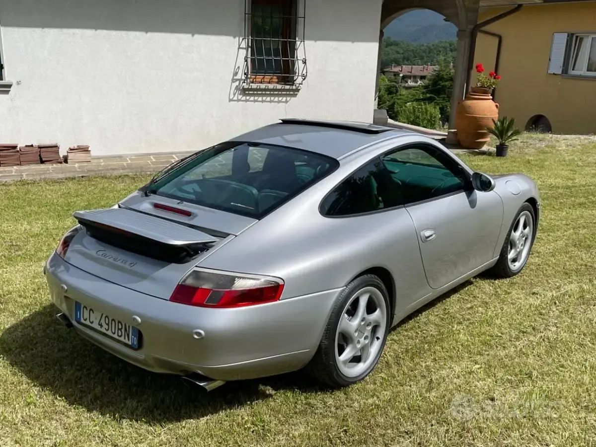 Usata Porsche 911 Carrera 4 300 CV (220 kW) 2001 Grigio Coupé