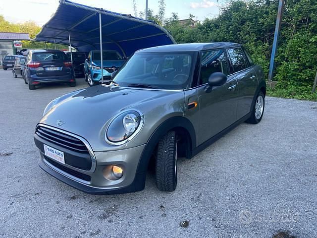 Usata Mini ONE Business 95 CV (69 kW) 2018 Grigio Utilitaria