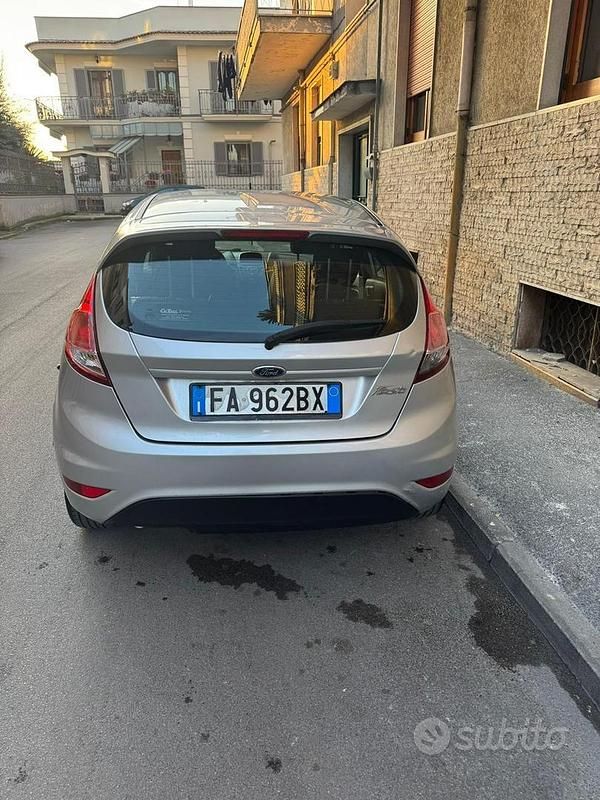 Usata Ford Fiesta 60 CV (44 kW) 2015 Berlina