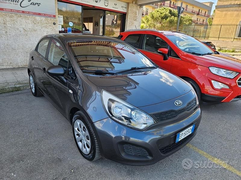 Usata Kia Rio 75 CV (55 kW) 2012 Grigio Utilitaria