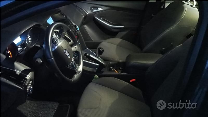 Usata Ford Focus 116 CV (85 kW) 2011 Blu Berlina