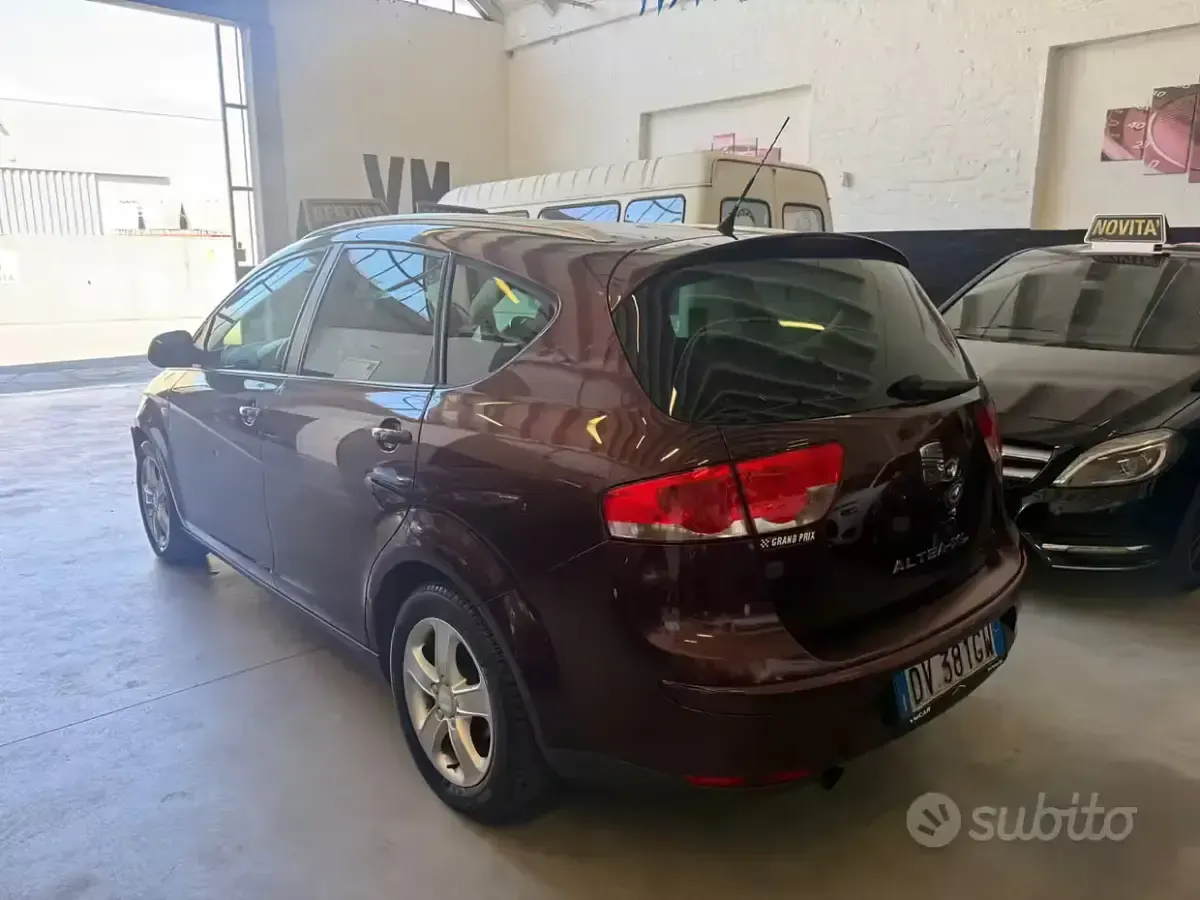 Usata Seat Altea Style 102 CV (75 kW) 2009 Rosso Monovolume