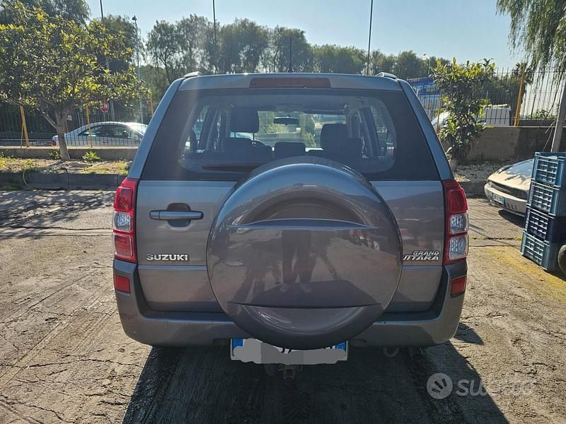 Usata Suzuki Grand Vitara 108 CV (79 kW) 2006 Grigio SUV