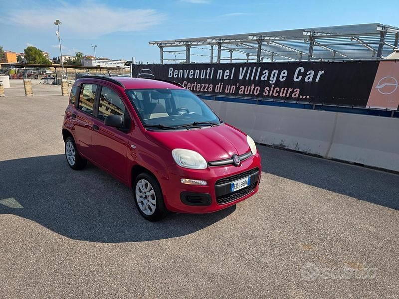 Usata Fiat Panda Lounge 85 CV (62 kW) 2013 Rosso Utilitaria