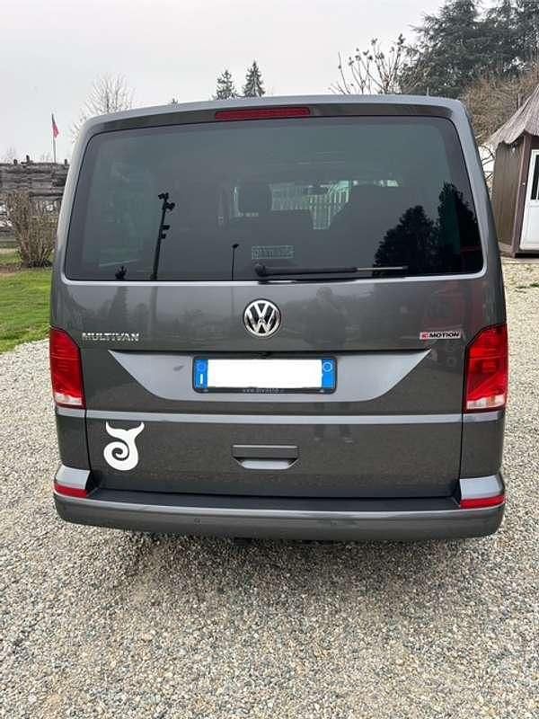 Usata VW Multivan Comfortline 150 CV (110 kW) 2021 Grigio Furgone