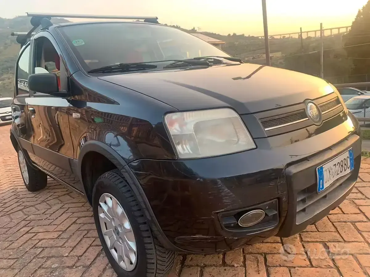 Usata Fiat Panda 4x4 Climbing 60 CV (44 kW) 2004 Nero Utilitaria