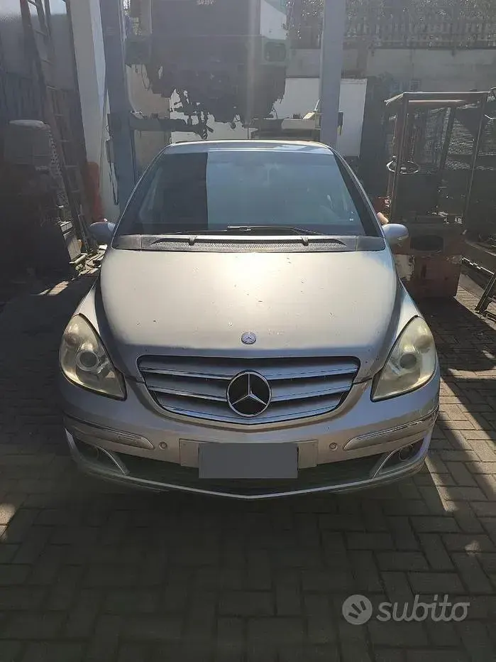 Usata Mercedes B180 109 CV (80 kW) 2008 Marrone Monovolume
