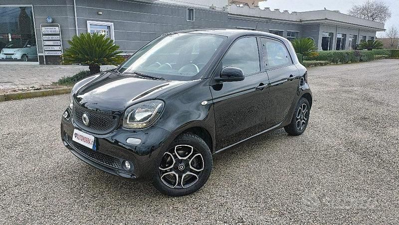 Usata Smart ForFour 71 CV (52 kW) 2015 Nero Utilitaria