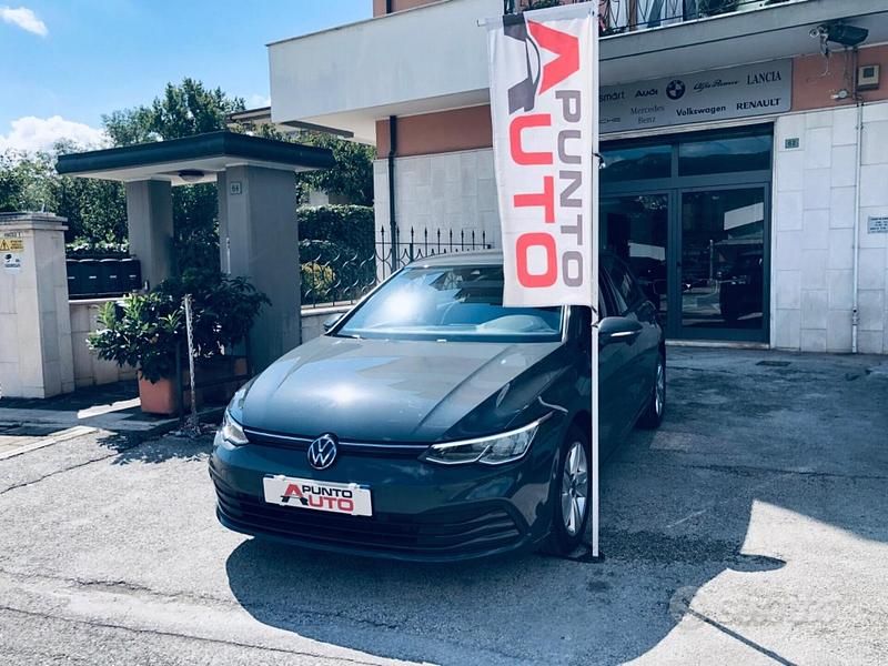 Usata VW Golf VIII Life 116 CV (85 kW) 2021 Grigio scuro Berlina