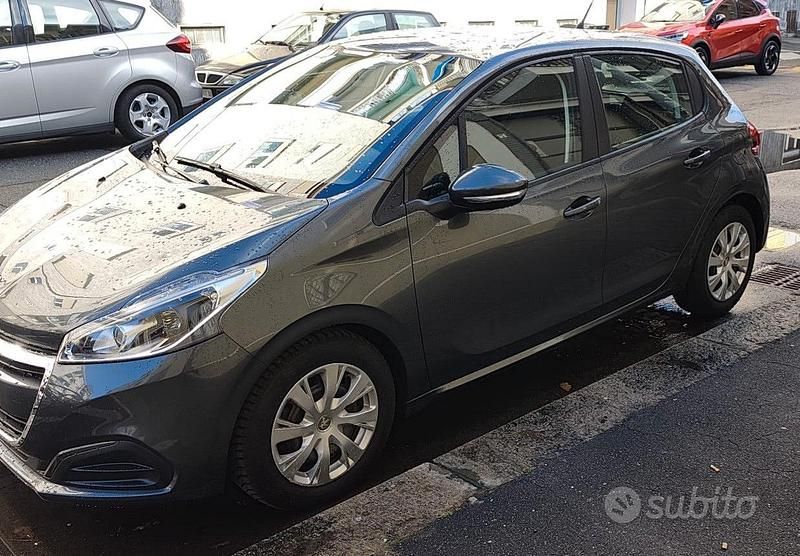 Usata Peugeot 208 Allure 102 CV (75 kW) 2015 Grigio Utilitaria