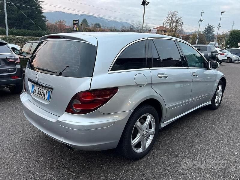 Usata Mercedes R320 224 CV (164 kW) 2007 Grigio Monovolume