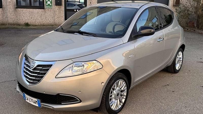 Oro Usata 2014 Lancia Ypsilon Gold Due volumi | 6900 € (Buon prezzo) - Immagine 1/4