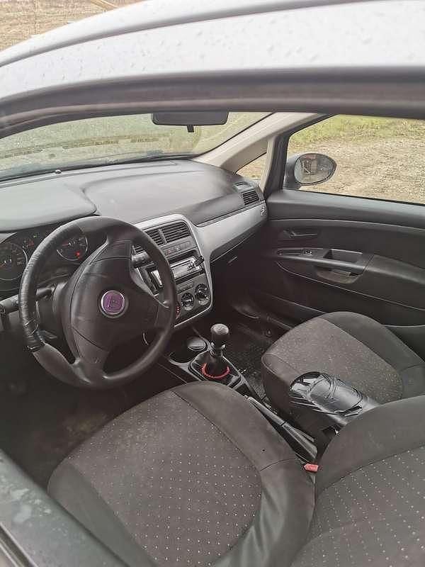 Usata Fiat Grande Punto Dynamic 77 CV (56 kW) 2009 Grigio Utilitaria