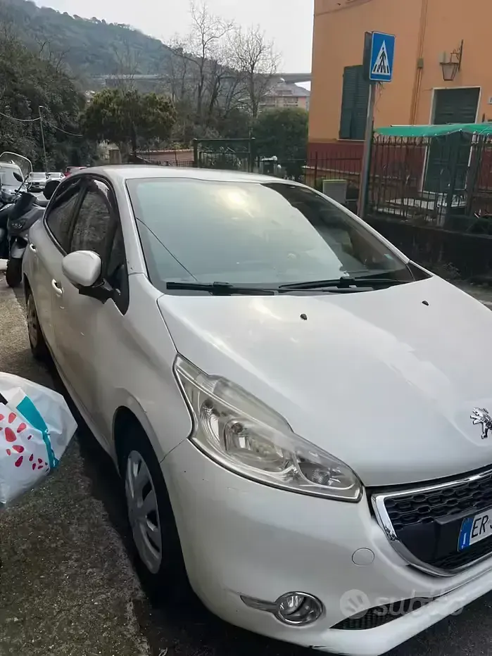 Gebraucht Peugeot 208 82 PS (60 kW) 2013 Weiß Kleinwagen
