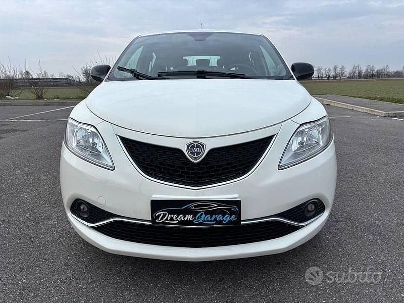 Usata Lancia Ypsilon 69 CV (50 kW) 2016 Bianco Utilitaria
