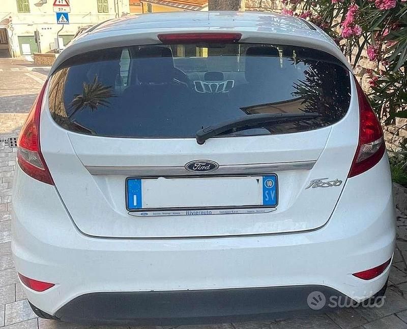 Usata Ford Fiesta Titanium 92 CV (67 kW) 2010 Bianco Berlina