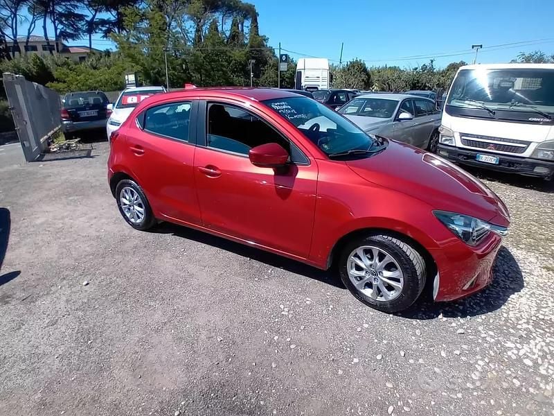 Usata Mazda 2 Evolve 105 CV (77 kW) 2018 Rosso Berlina