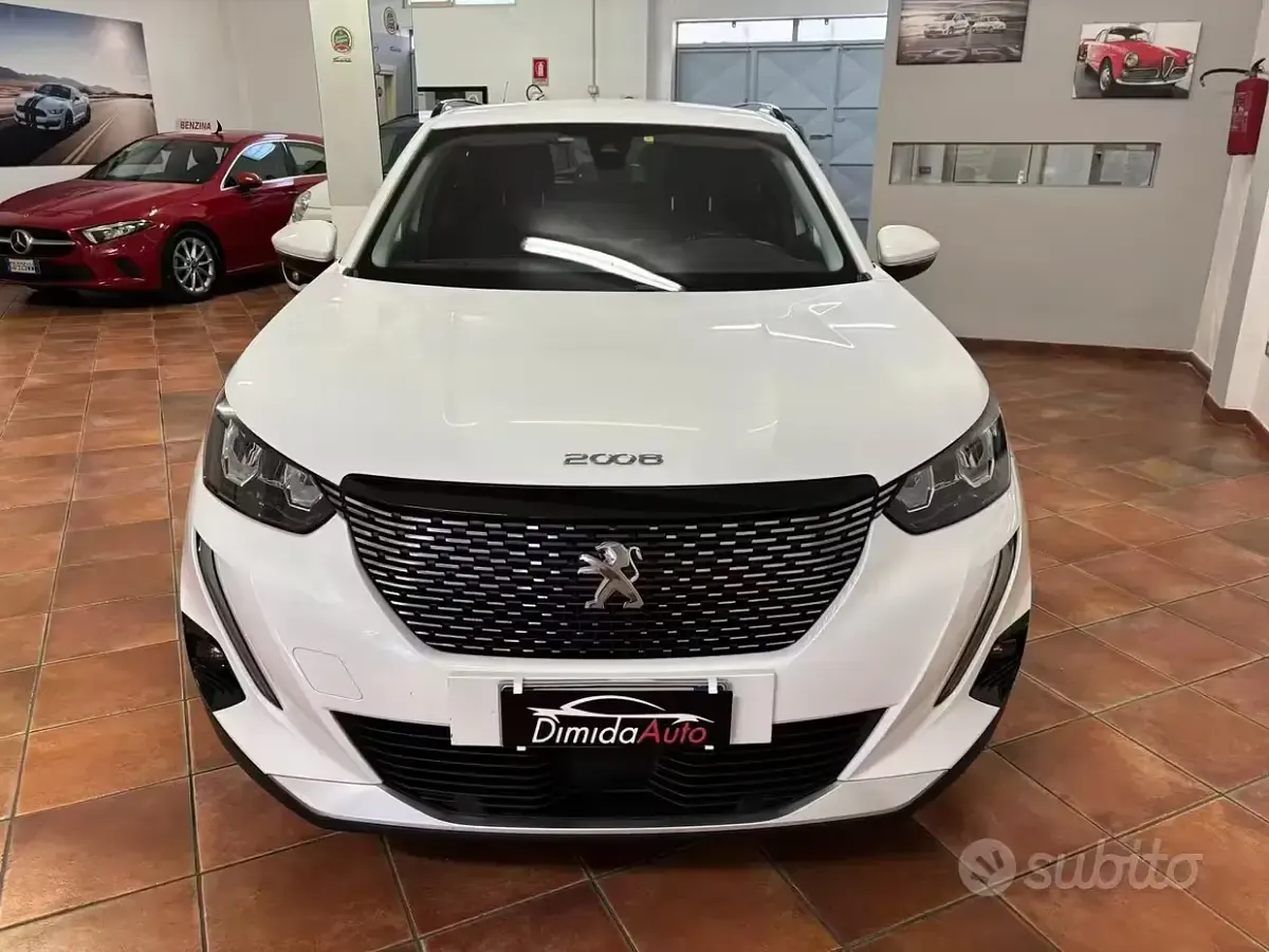 Usata Peugeot 2008 Allure 131 CV (96 kW) 2021 Bianco SUV