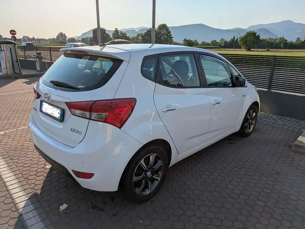 Usata Hyundai ix20 Comfort 116 CV (85 kW) 2016 Bianco Utilitaria