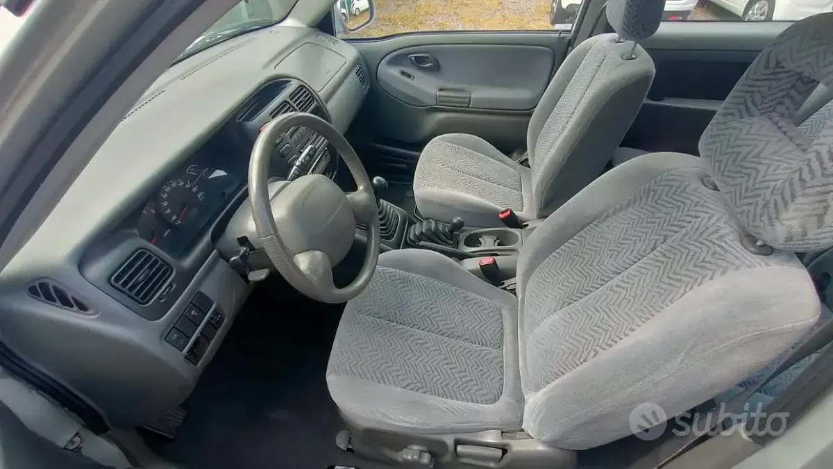 Usata Suzuki Grand Vitara 94 CV (69 kW) 2003 Grigio Berlina