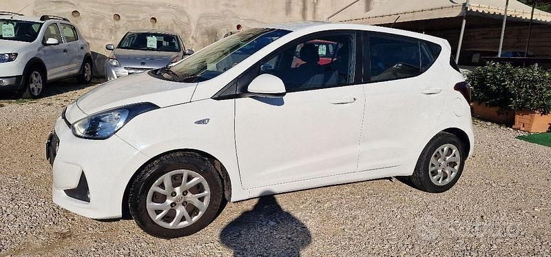 Usata Hyundai i10 67 CV (49 kW) 2018 Bianco Utilitaria