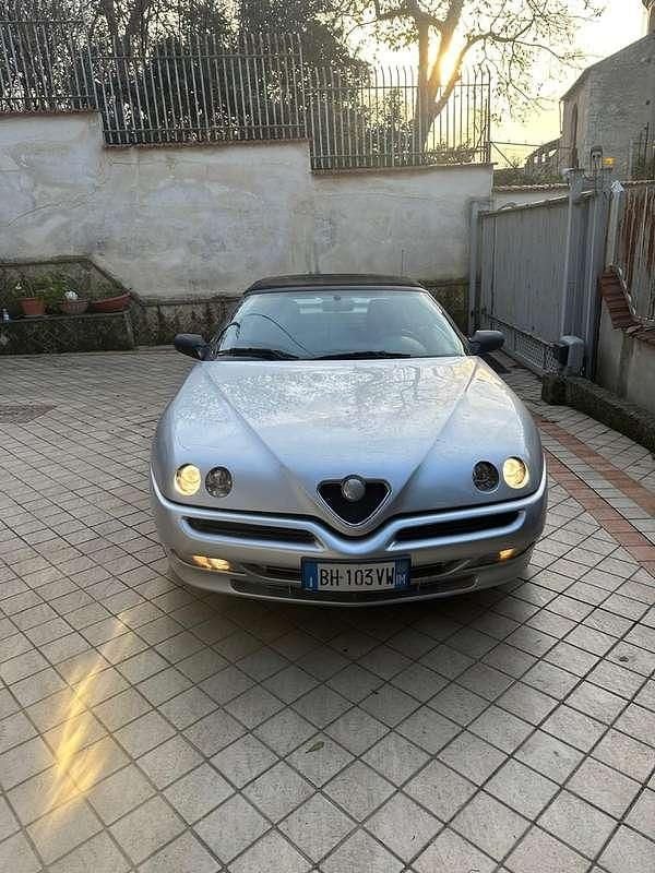 Usata Alfa Romeo Spider 144 CV (105 kW) 2000 Argento Cabrio