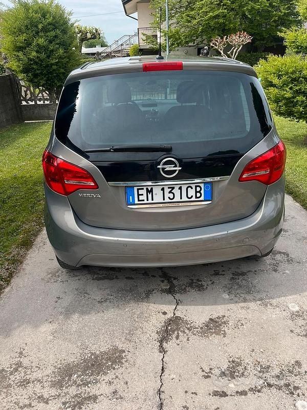 Usata Opel Meriva 100 CV (73 kW) 2013 Grigio Monovolume