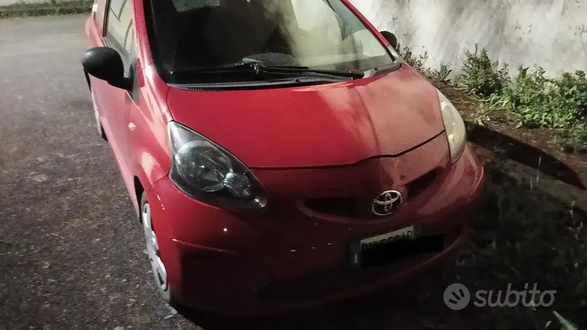 Usata Toyota Aygo 68 CV (50 kW) 2007 Rosso Utilitaria