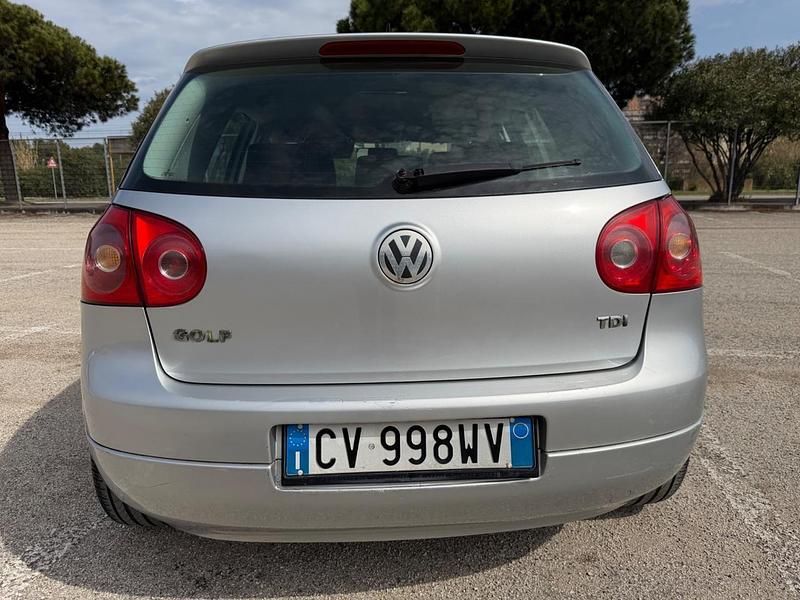 Usata VW Golf IV Comfortline 105 CV (77 kW) 2005 Argento Berlina