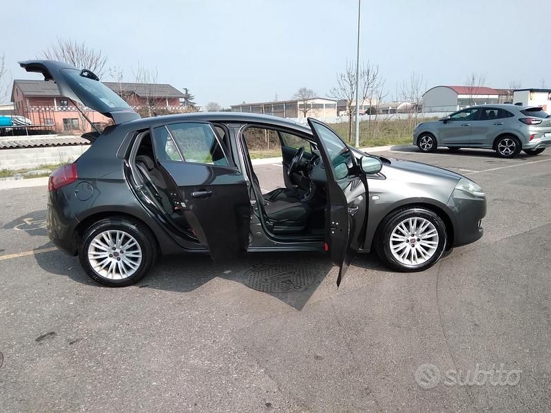 Usata Fiat Bravo Dynamic 90 CV (66 kW) 2011 Grigio Utilitaria