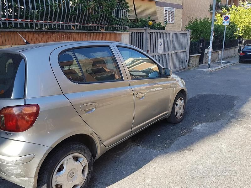 Usata Toyota Yaris Sol 2005 Grigio Berlina