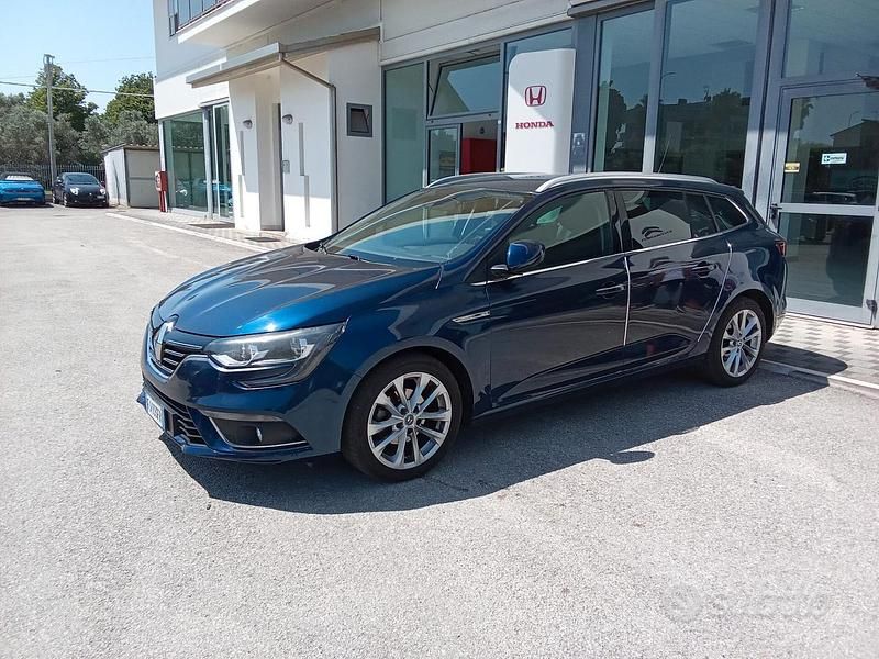 Usata Renault Mégane GrandTour Intens 110 CV (80 kW) 2017 Blu Station wagon